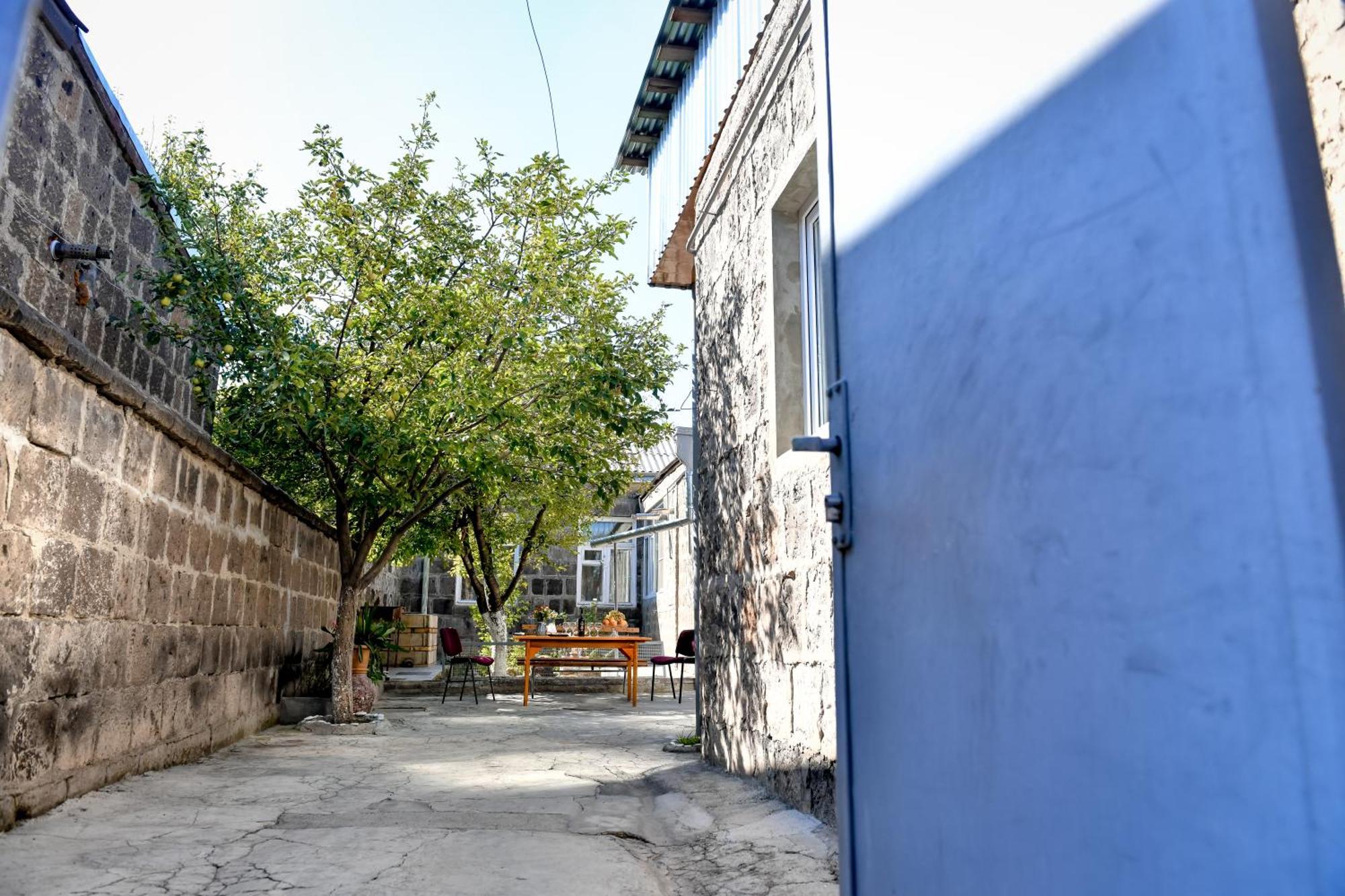 Guest House David's B&B Gyumri Extérieur photo