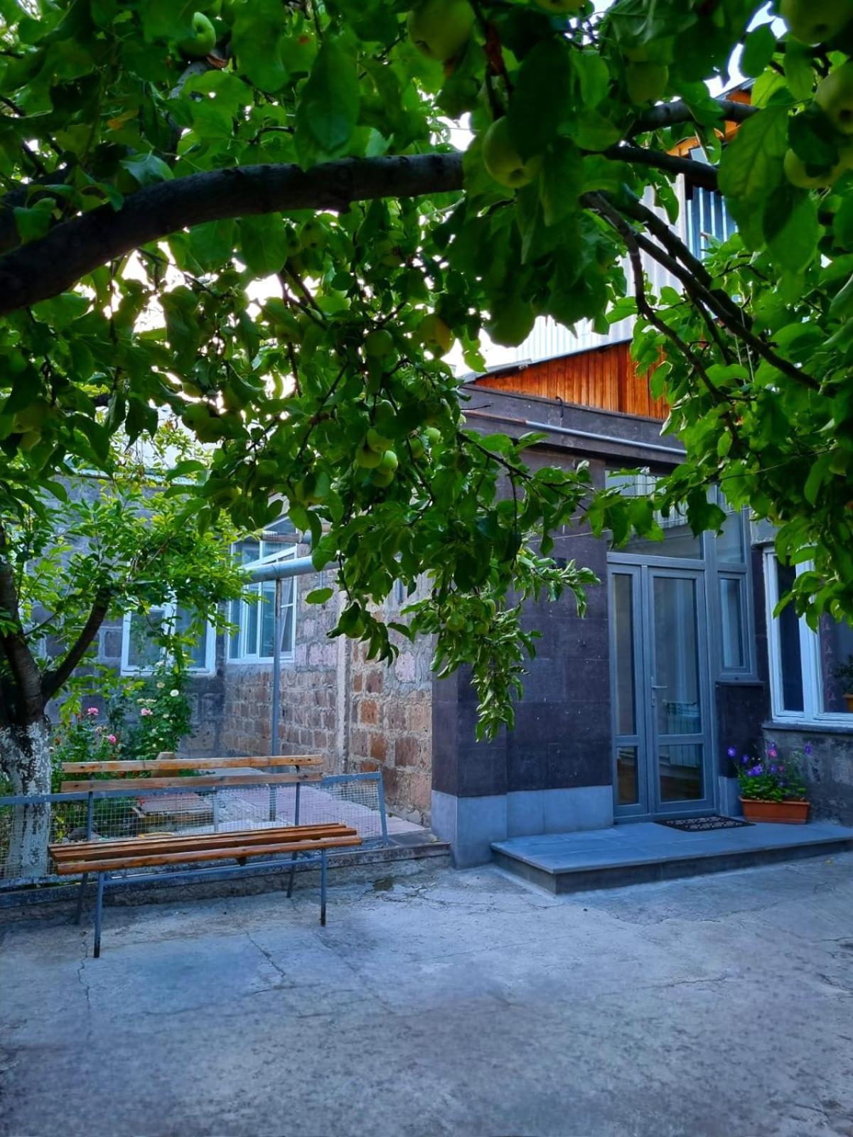 Guest House David's B&B Gyumri Extérieur photo